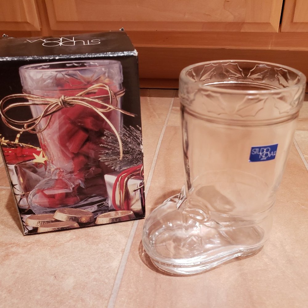 NWT Studio Nova Crystal Clear Glass Candy Christmas Santa Boot Storage Holder